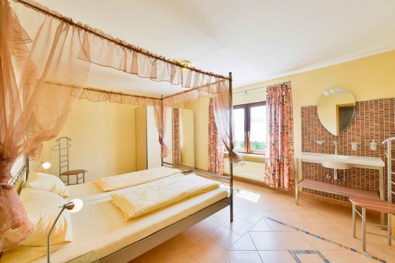 Wohnung 1, Schlafzimmer 1